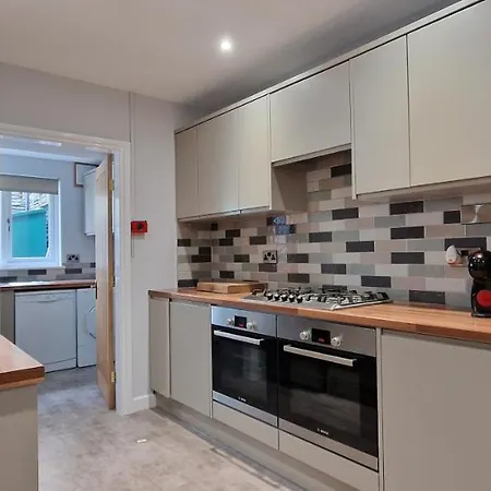 Woodland Family With Electric Car Point ウィンダミア